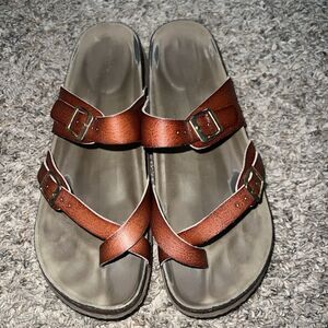 Madden Girl Womens Sz Read Brycee Slide Cognac Faux Leather Gold Accents Sandals